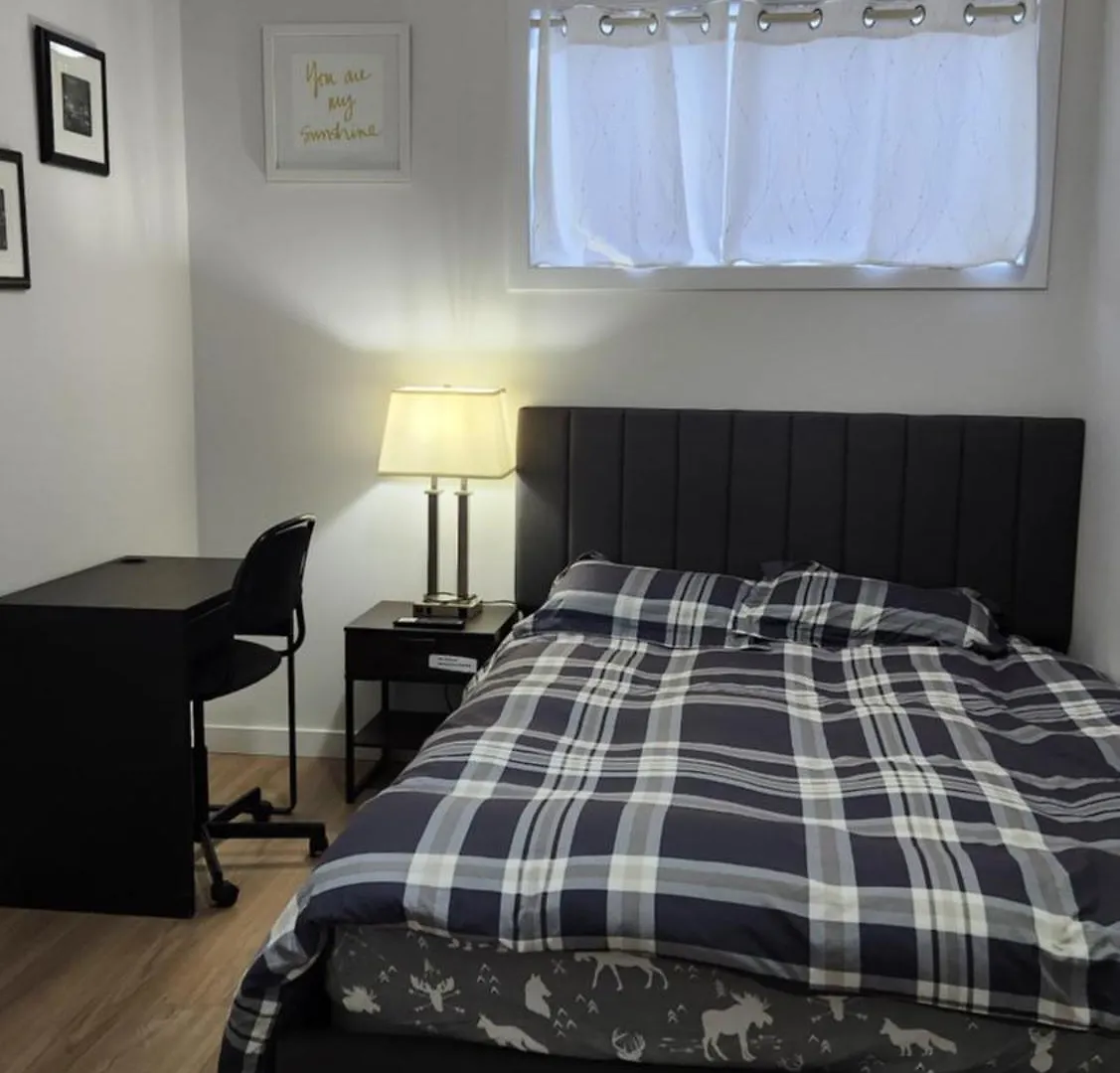 Modern 2 Bedroom Basement Suite At West Edmonton 0*,