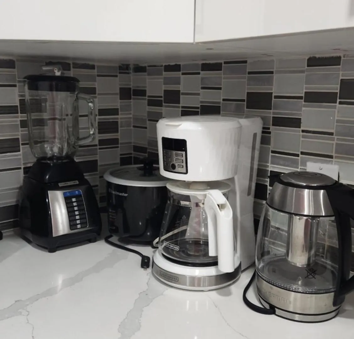 Modern 2 Bedroom Basement Suite At West Edmonton Apartmán