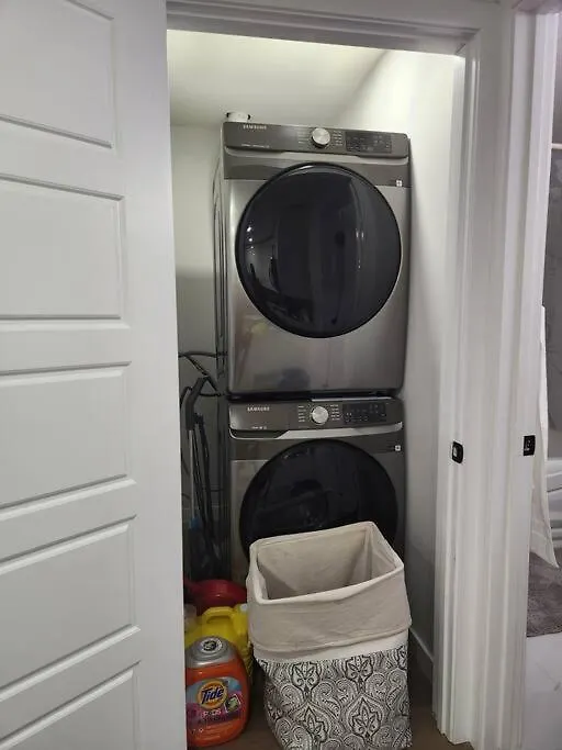 Modern 2 Bedroom Basement Suite At West Edmonton Apartmán